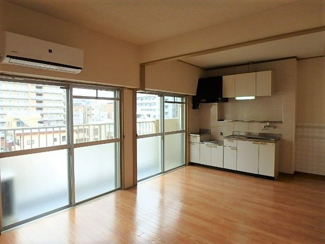 山口マンションの居間・リビング|ゆったりとした居間です