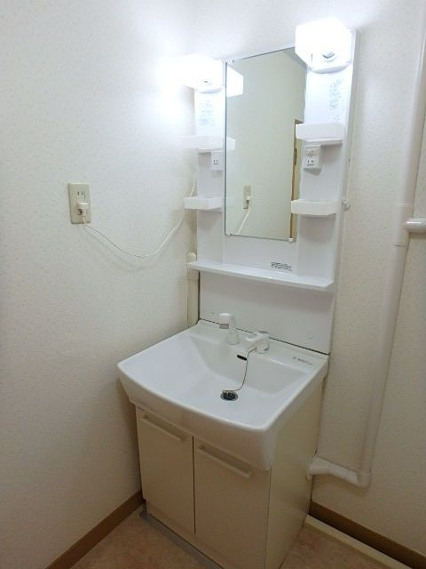 山口マンションの洗面所|ゆったりとスペースのある洗面所
