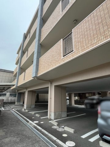 ローズガーデンの駐車場|駐車場があります