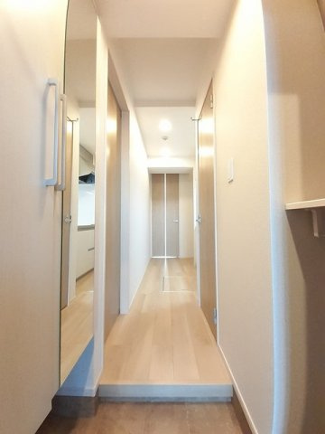 グランドールⅢの玄関|収納もある玄関です