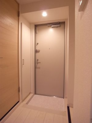 リブリ・NKYの玄関