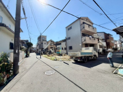【前面道路含む現地写真】 | 南野田　新築戸建 | ベルヒル北野田まで徒歩７分！ローソン堺南野田店まで徒歩８分！スギ薬局北野田店まで徒歩８分！お買い物に便利な立地です♪