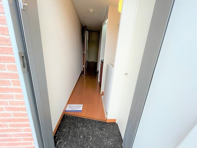 レオパレスメイクリポーズの玄関
