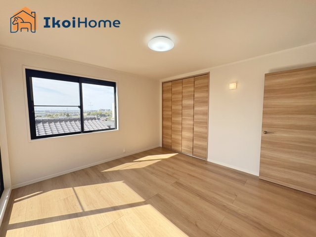 明石市魚住町金ケ崎　中古戸建の子供部屋|【ホームページに現地動画掲載中】●年中無休：当日予約可●2階洋室、3部屋はバルコニー出入り可能