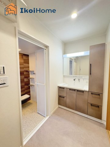 明石市魚住町金ケ崎　中古戸建の洗面所|【ホームページに現地動画掲載中】●年中無休：当日予約可●洗面台新調済！収納がたくさんあります！