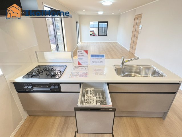 明石市魚住町金ケ崎　中古戸建のキッチン|【ホームページに現地動画掲載中】●年中無休：当日予約可●食洗機付きのキッチンになります。