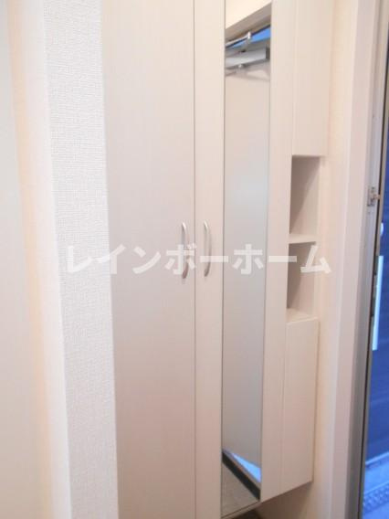 フレア仲町の玄関