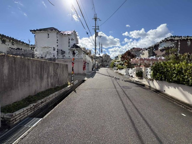 あかしあ台1丁目土地の前面道路含む現地写真