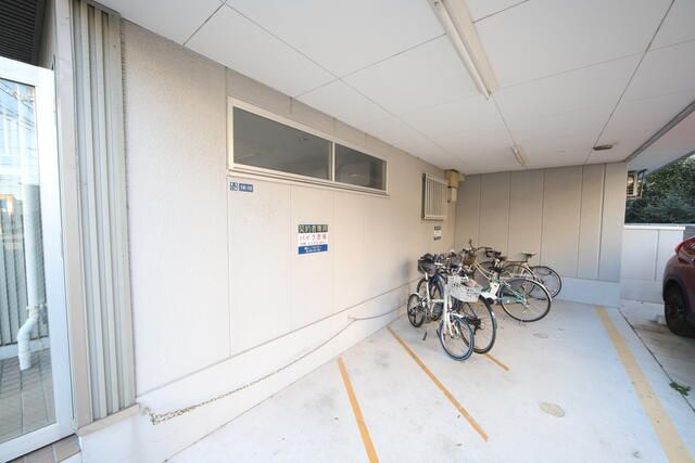 バーミリオン市川の駐車場