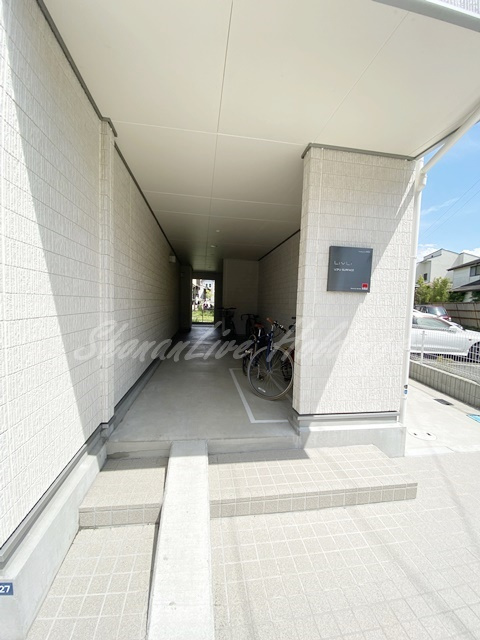 鎌倉市材木座３丁目の賃貸マンションのエントランス