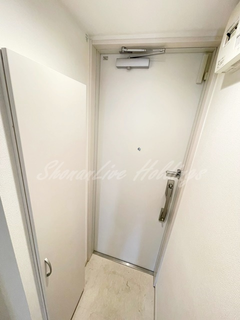 鎌倉市材木座３丁目の賃貸マンションの玄関