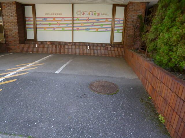 ハイツスモルカの駐車場