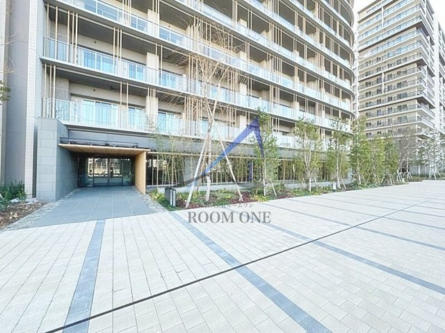 ＨＡＲＵＭＩ　ＦＬＡＧ　ＳＵＮ　ＶＩＬＬＡＧＥ　Ｄ棟のエントランス|エントランスです。