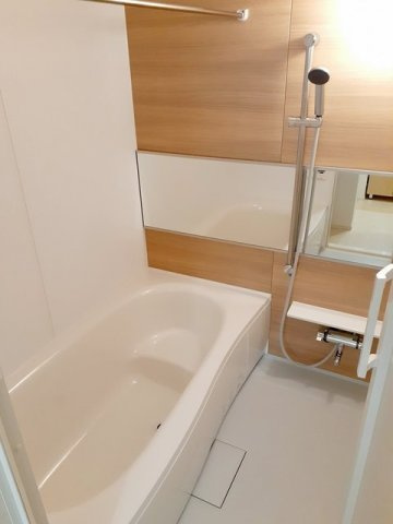 カーサベニーレＢの浴室