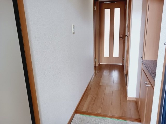 オネスティ　ユー　カレントの玄関