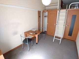 レオパレスサニーコートの居間・リビング