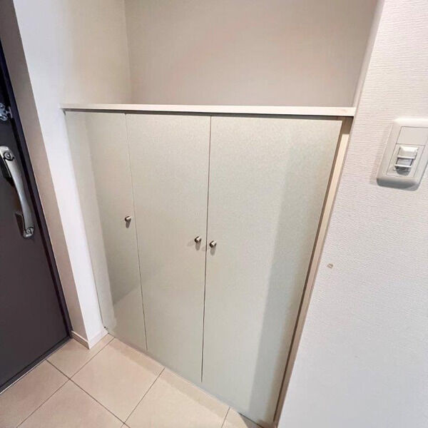 グランド上町の玄関