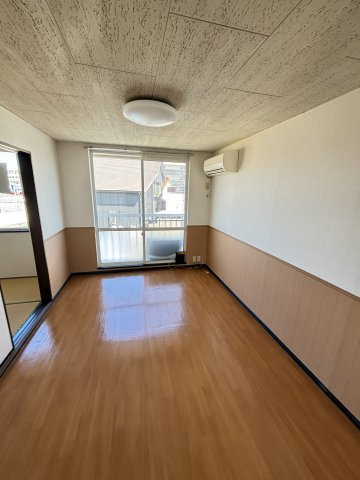 メゾンKAZUⅠの洋室|使い勝手のいい洋室です