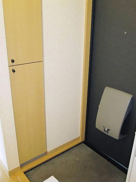 フォレスタ春日の玄関