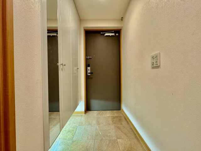 ワコーレヴィサージュ朝霧の玄関