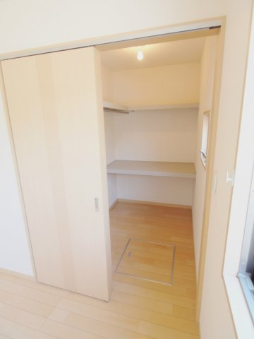 メルシイ府中 A棟の収納