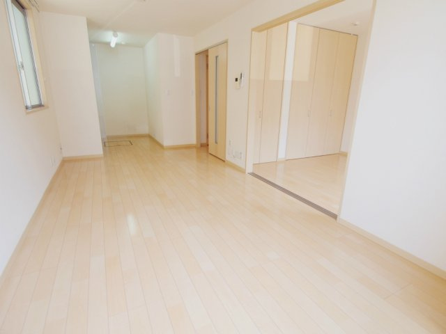 メルシイ府中 A棟の居間・リビング
