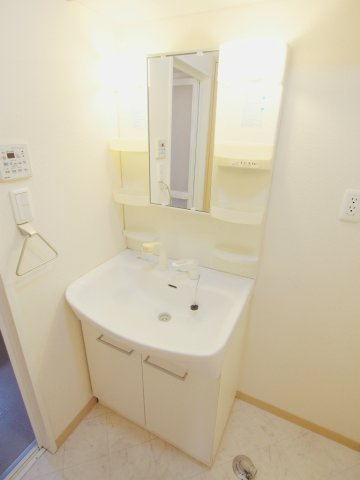 メルシイ府中 A棟の独立洗面台