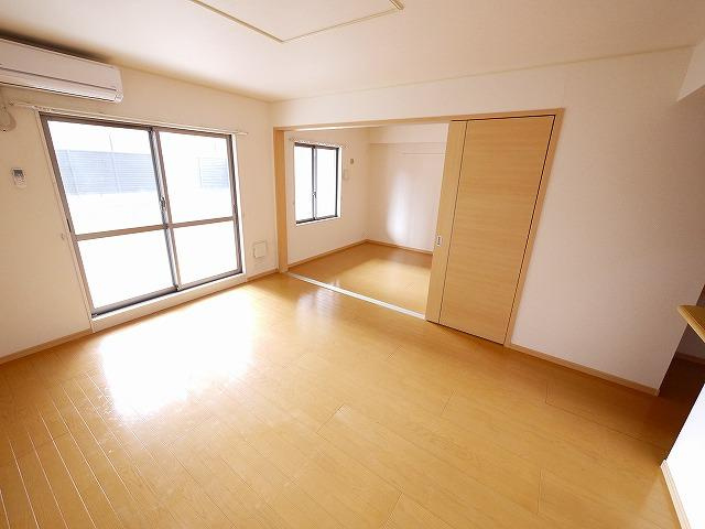 インフィニティ生駒の内装|居間です