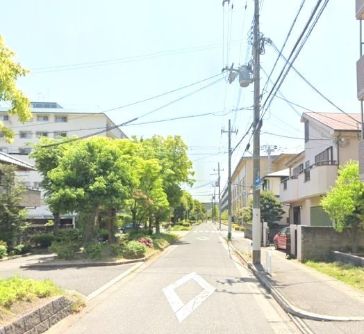 南宮町の前面道路含む現地写真|前面道路は歩道も整備され、小さなお子様にも安心

