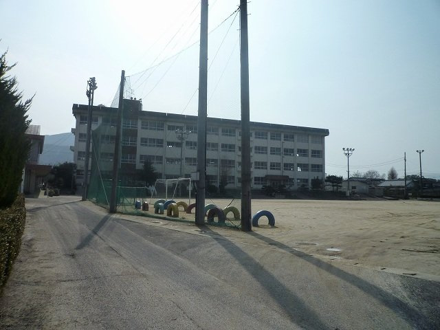 ヴィラ　エスペランサⅡ　Ａの周辺|氷見小学校様まで150m