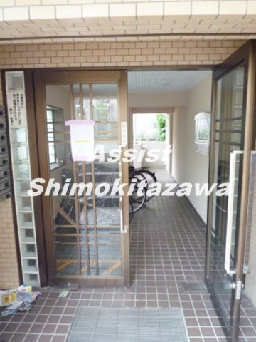 世田谷区三軒茶屋１丁目の賃貸マンションのエントランス