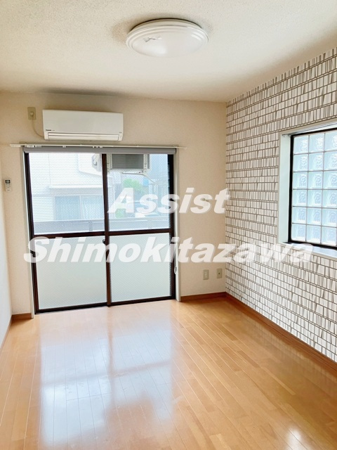 世田谷区三軒茶屋１丁目の賃貸マンションの居間・リビング|※クリーニング前の写真のため、壁紙が変更になる予定です