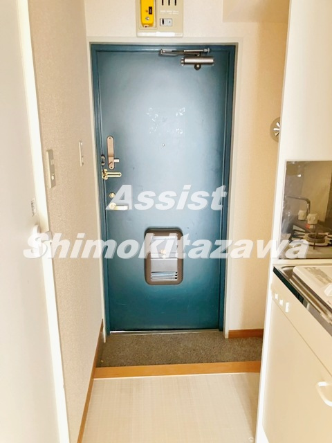 世田谷区三軒茶屋１丁目の賃貸マンションの玄関|※クリーニング前の写真のため、壁紙が変更になる予定です