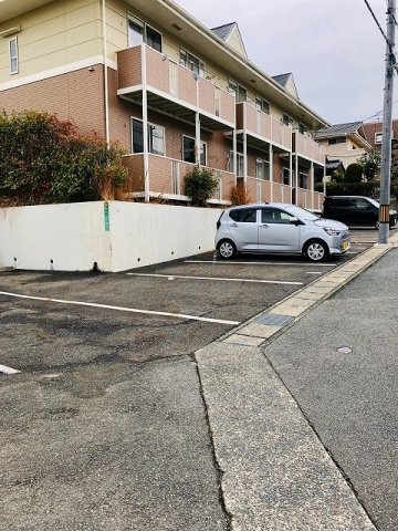 ビレッジストーンⅠの駐車場|駐車場完備です