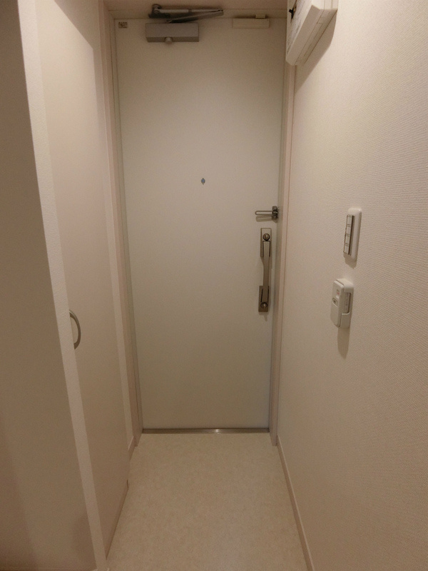 リブリ・立川錦町の玄関