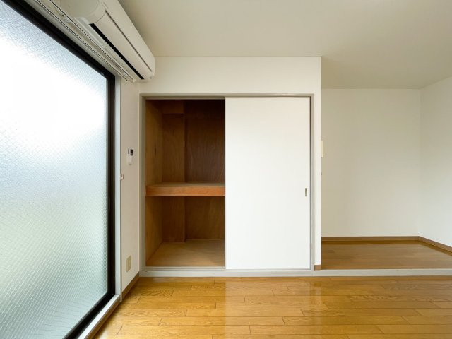 絹川ハイツの収納|洋室の収納