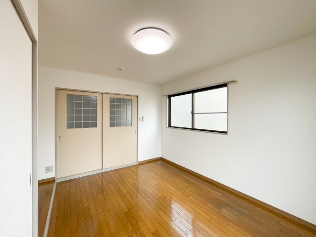 絹川ハイツの洋室|フローリングの洋室
