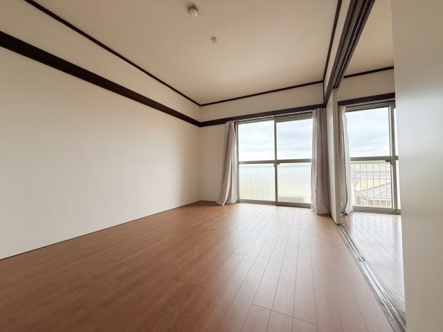 清水マンションの居間・リビング