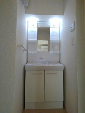シーパレスの洗面所|明るい洗面所です