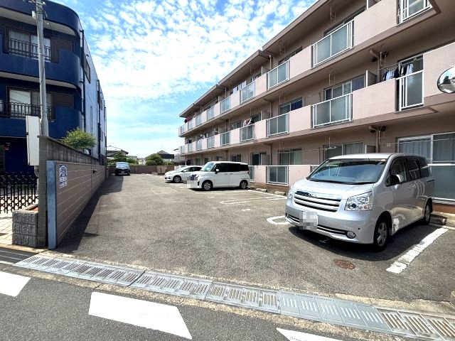 セジュールの駐車場