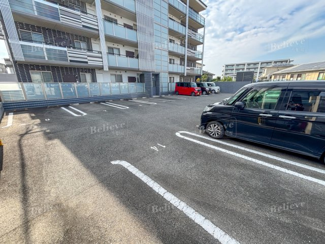 東合川ヒルズの駐車場|駐車スペースもあります♪