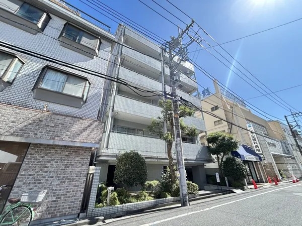 平井シティハウスの外観|スーパーやコンビニ近く買物便利な耐震基準適合マンション、平井シティハウスは即日現地案内可能となっておりますので、お気軽にお問い合わせください！