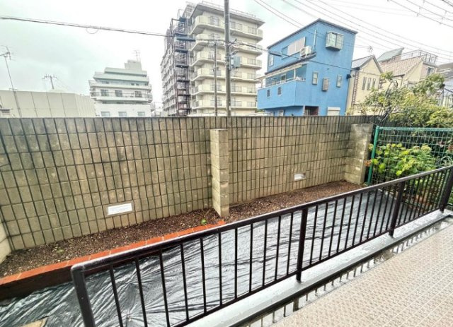 ファミール東灘の庭