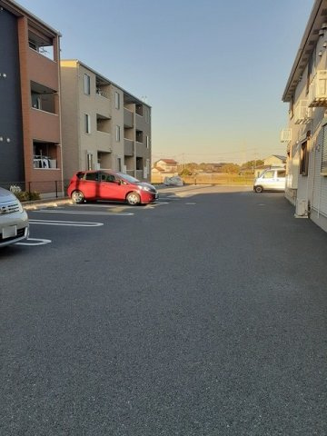 カーサベニーレＢの駐車場