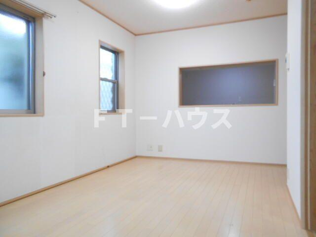 飯山満町戸建の居間・リビング