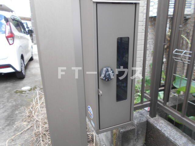 飯山満町戸建のエントランス