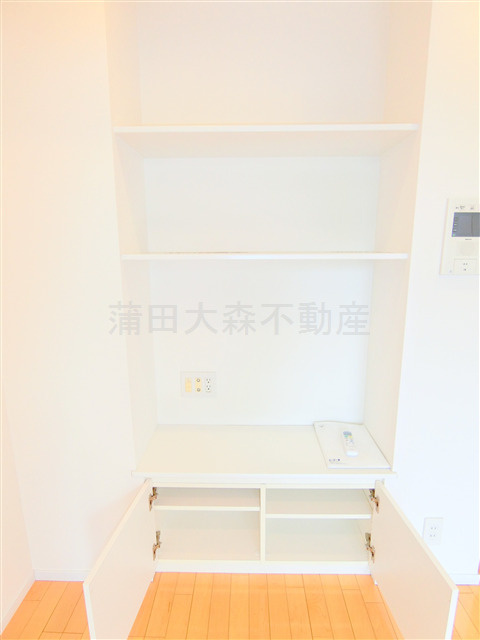イプセ多摩川緑地の収納|TV台として使える収納棚