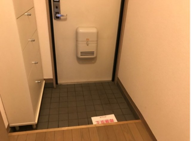 クレストール武蔵浦和の玄関