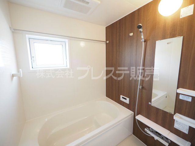 奈良市南新町の新築一戸建 全３区画の浴室|現地写真（１号地浴室）浴室暖房乾燥機を標準装備！