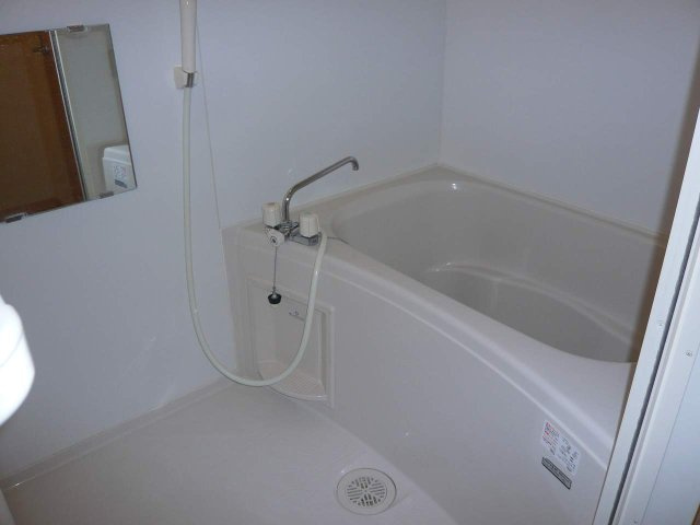 レオパレスフェリーチェ南新木の浴室|バス、トイレ別々です。